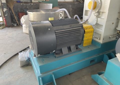 200-250 کیلوگرم در ساعت PE/HDPE/PVC خط لوله اکستروژن دوجداره